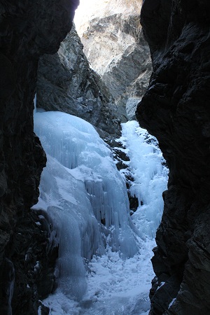 Frozen-Zapata-Falls