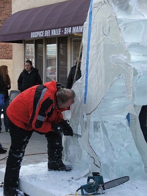 Ice-carving-by-hand