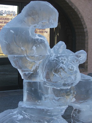 Adams-State-College-grizzly-mascot-carving