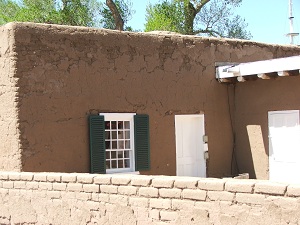 Adobe-building-at-Fort-Garland-Museum