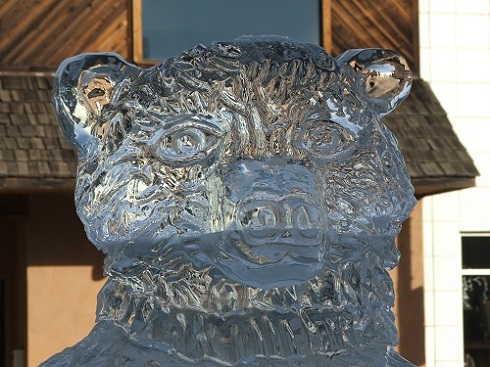 Ice-carving-of-bear
