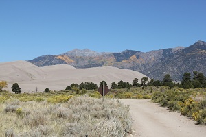 dunes-with-mountain-background