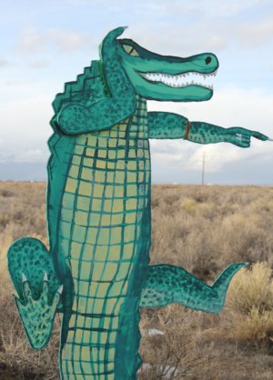 pointing-alligator-sign