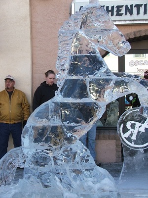 Ice-carving-of-rearing-horse