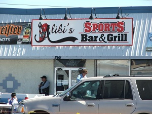Alibi's-Sports-Bar-&-Grill-Sign
