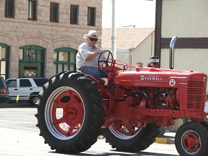 Tractor-in-Ski-Hi-Stampede-Parade